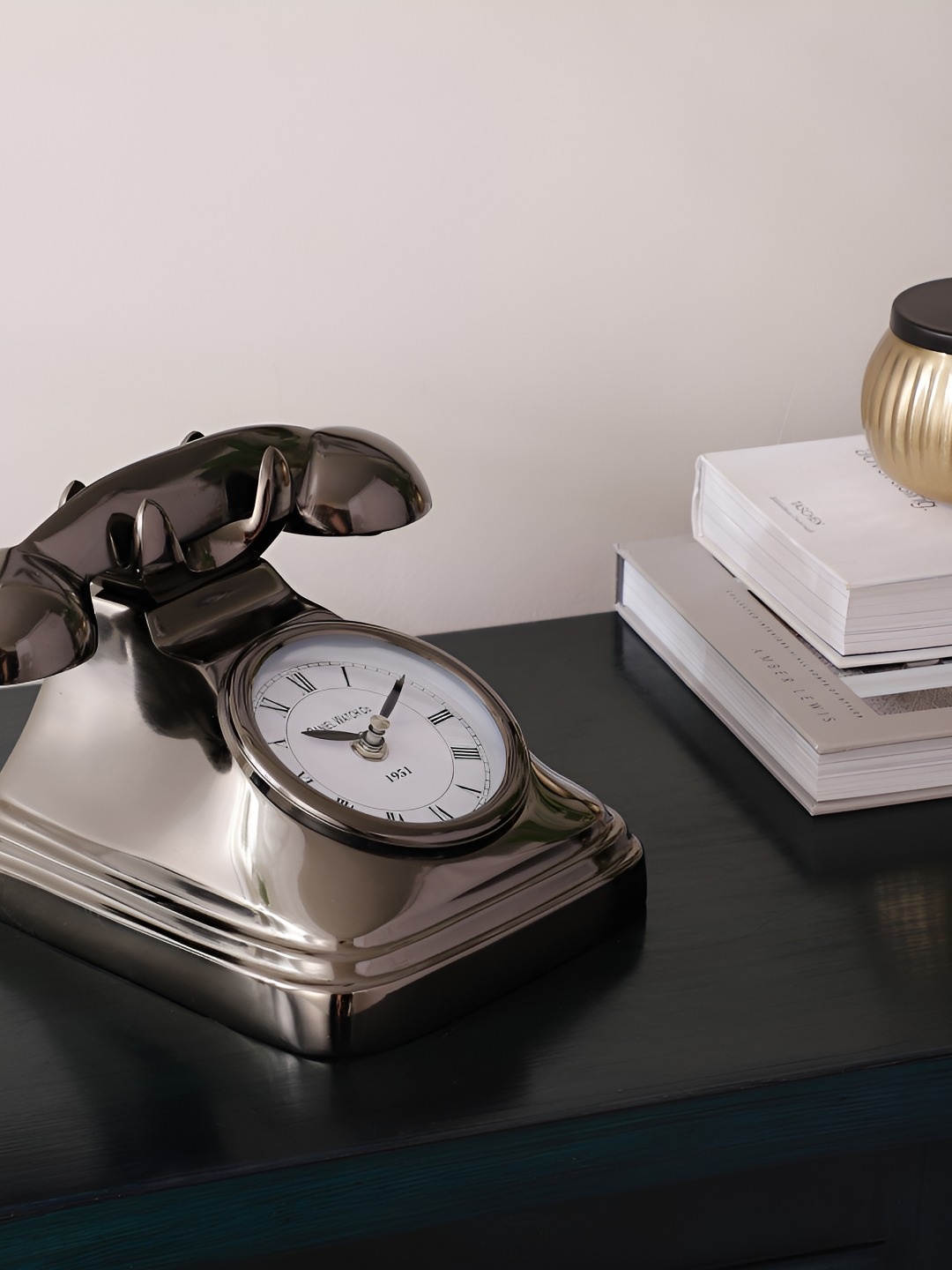 

Decor de Maison Black & White Printed Round Vintage Metal Table Clock