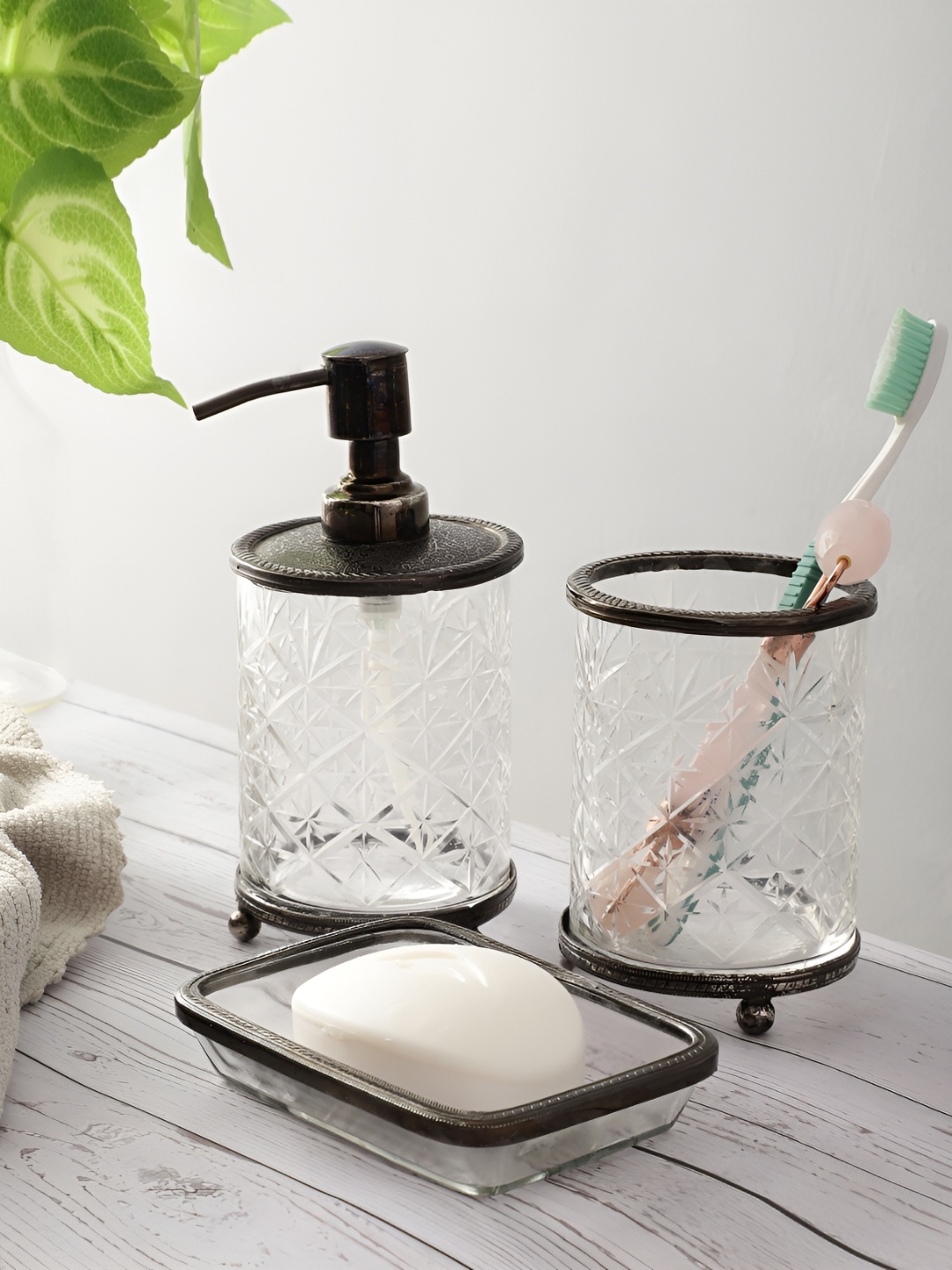 

Decor de Maison Black & Transparent 3 Pieces Textured Metal Bath Accessories Set