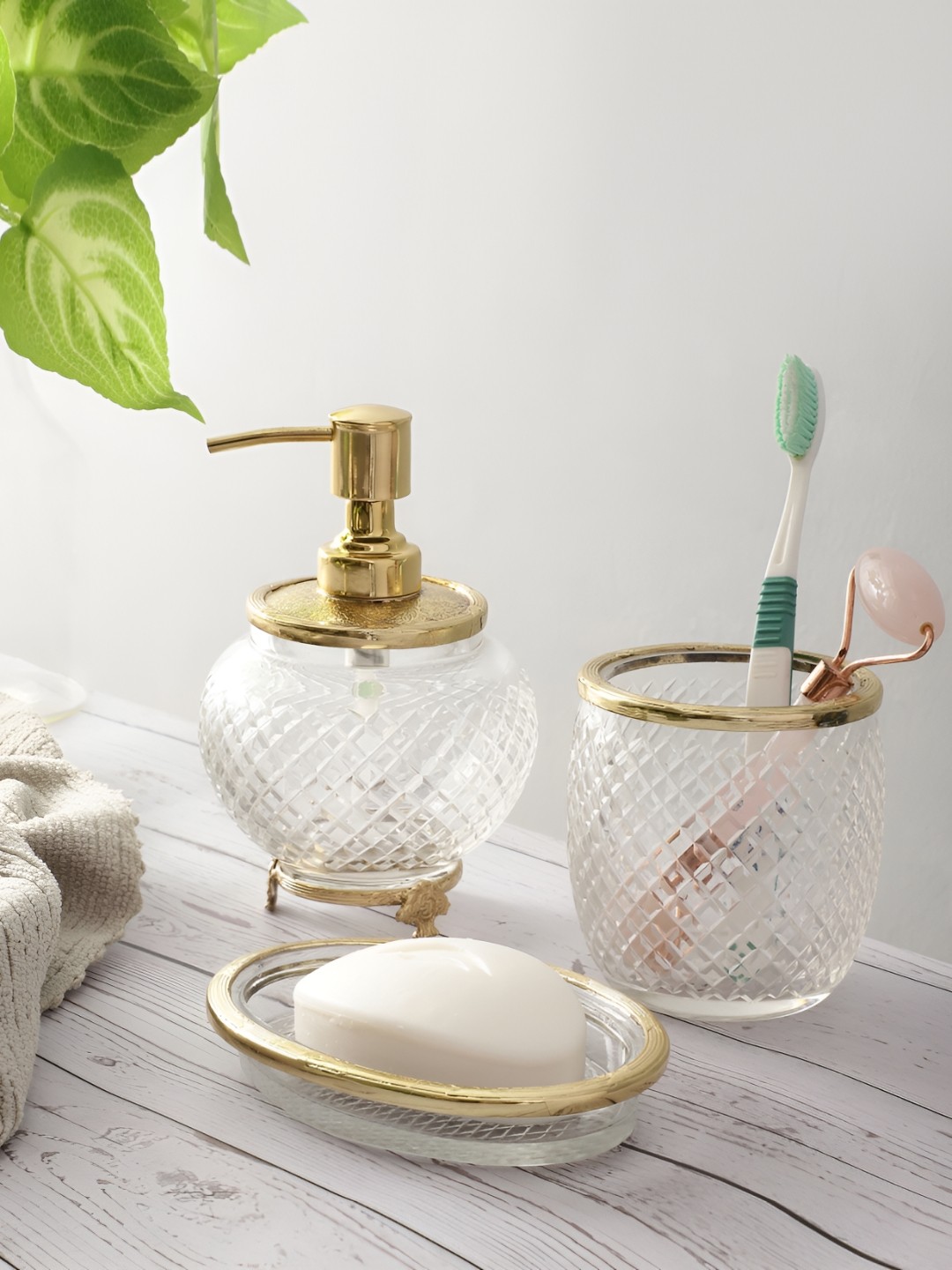 

Decor de Maison Gold Toned & Transparent 3 Pieces Textured Metal Bath Accessories Set