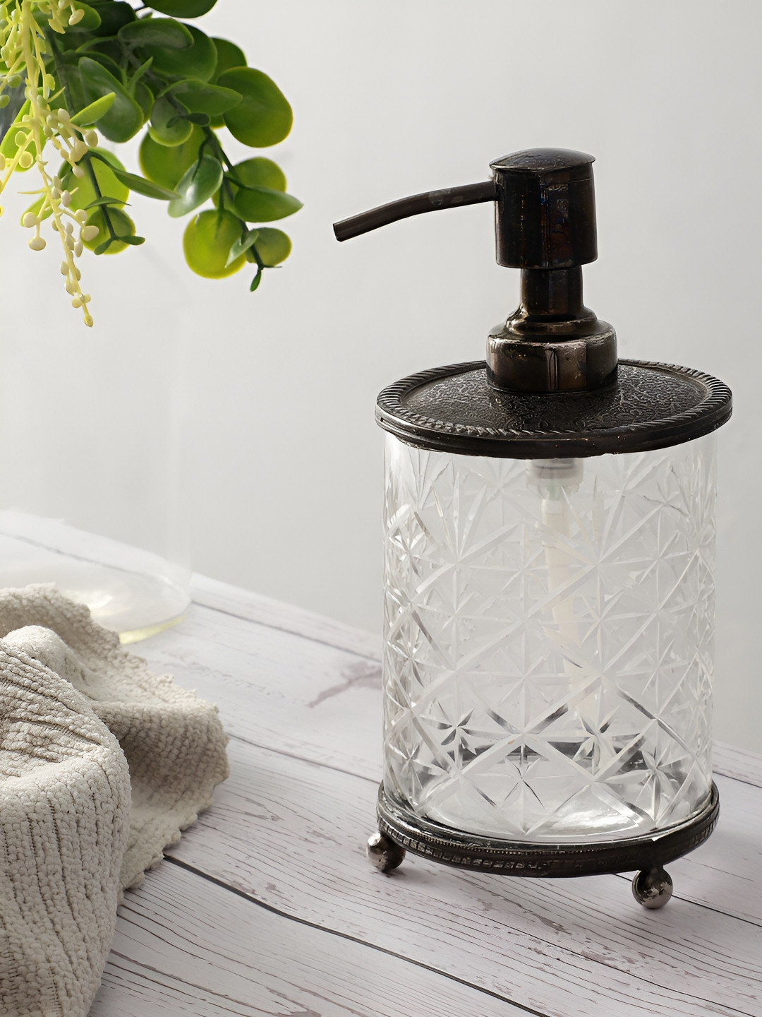 

Decor de Maison Gold-Toned & Transparent Textured Metal Soap Dispenser, Black