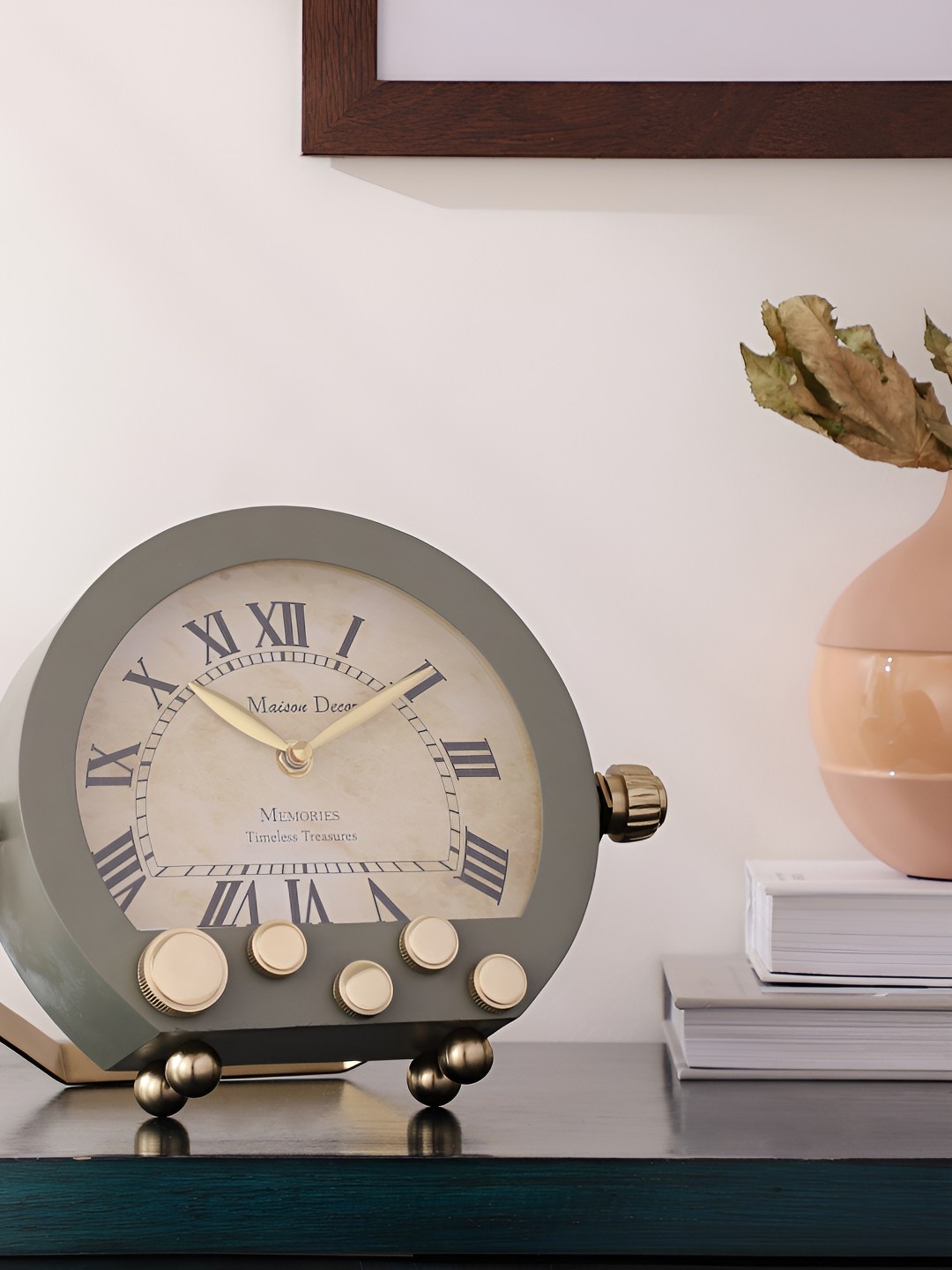 

Decor de Maison Green & White Printed Round Contemporary Metal Table Clock