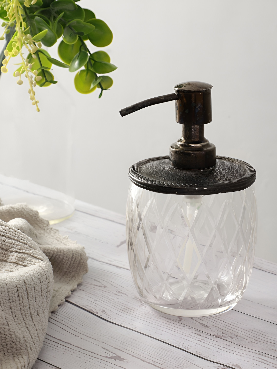 

Decor de Maison Black & Transparent Textured Metal Soap Dispenser