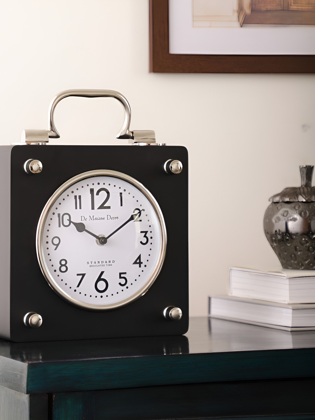 

Decor de Maison Silver Toned & White Printed Round Contemporary Metal Table Clock
