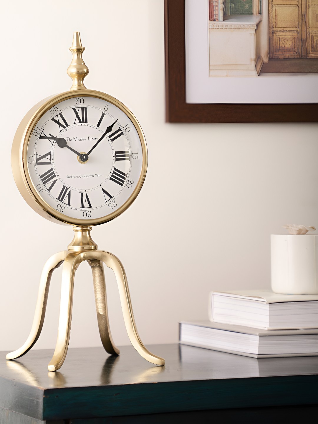 

Decor de Maison Gold-Toned Analogue Traditional Table Clock