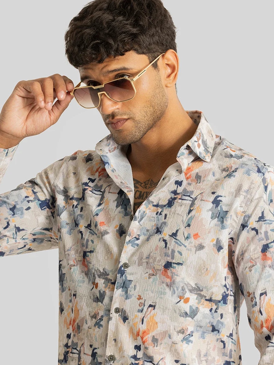 Snitch Men Smart Spread Collar Abstract Printed Slim Fit Formal Shirt, Cream