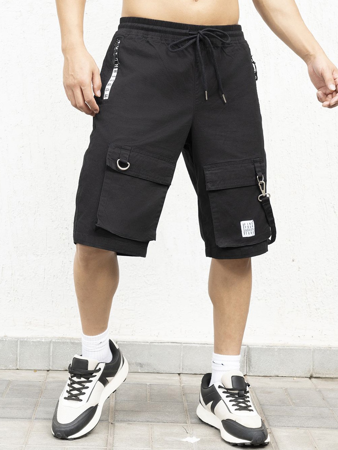 

Hubberholme Men Solid Mid Rise Regular Fit Regular Shorts, Black