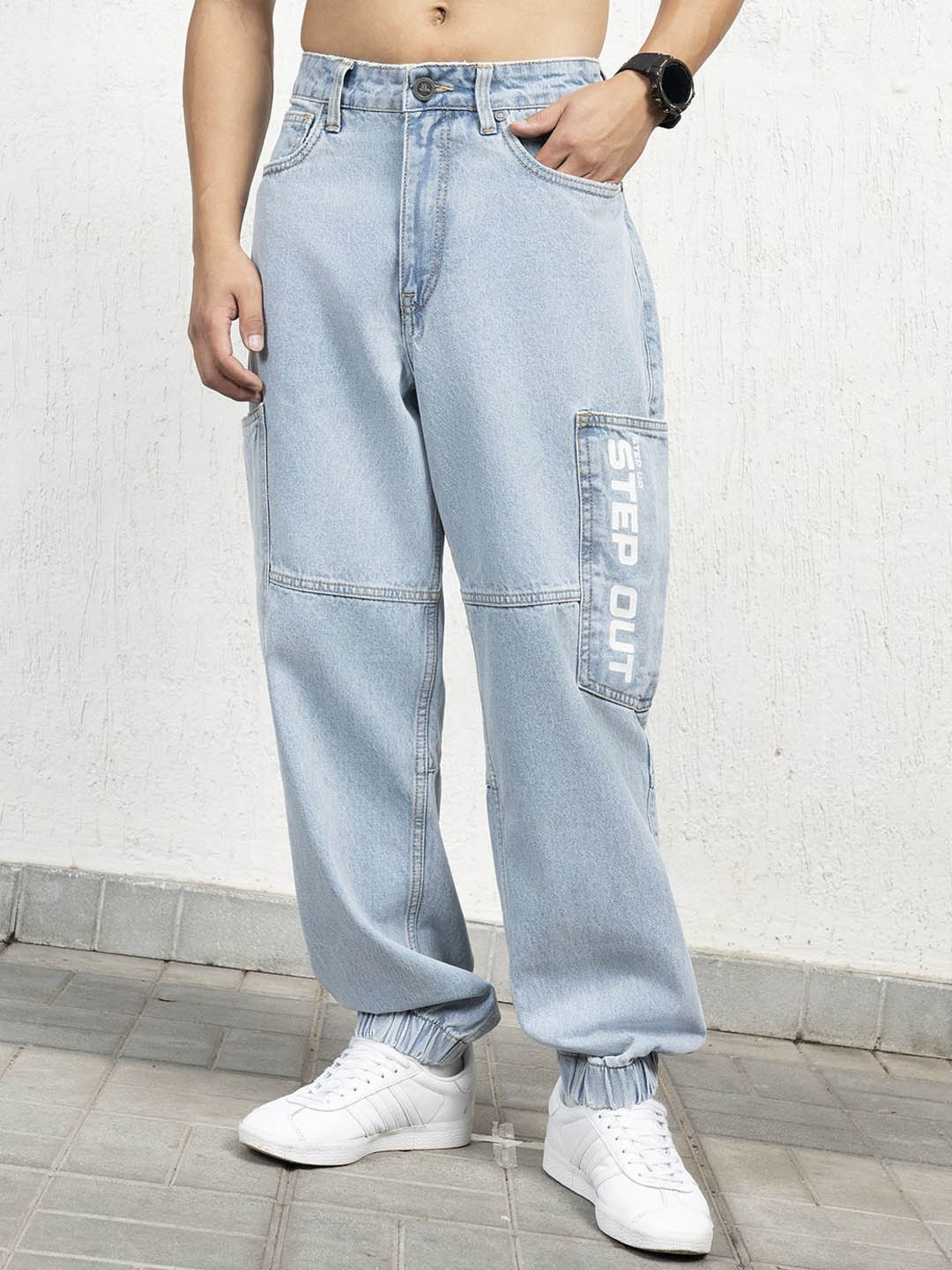 

Hubberholme Men Relaxed Fit Mildly Distressed Heavy Fade Jogger Jeans, Blue
