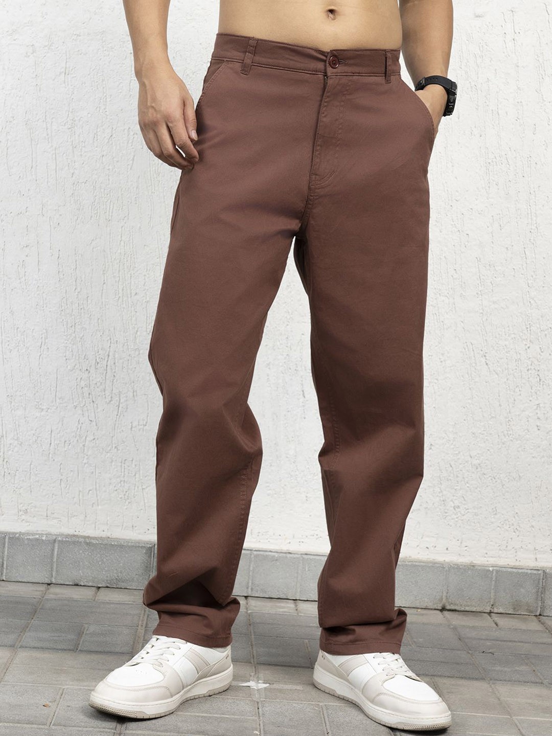 

Hubberholme Men Loose Fit Mid-Rise Chinos Trousers, Brown