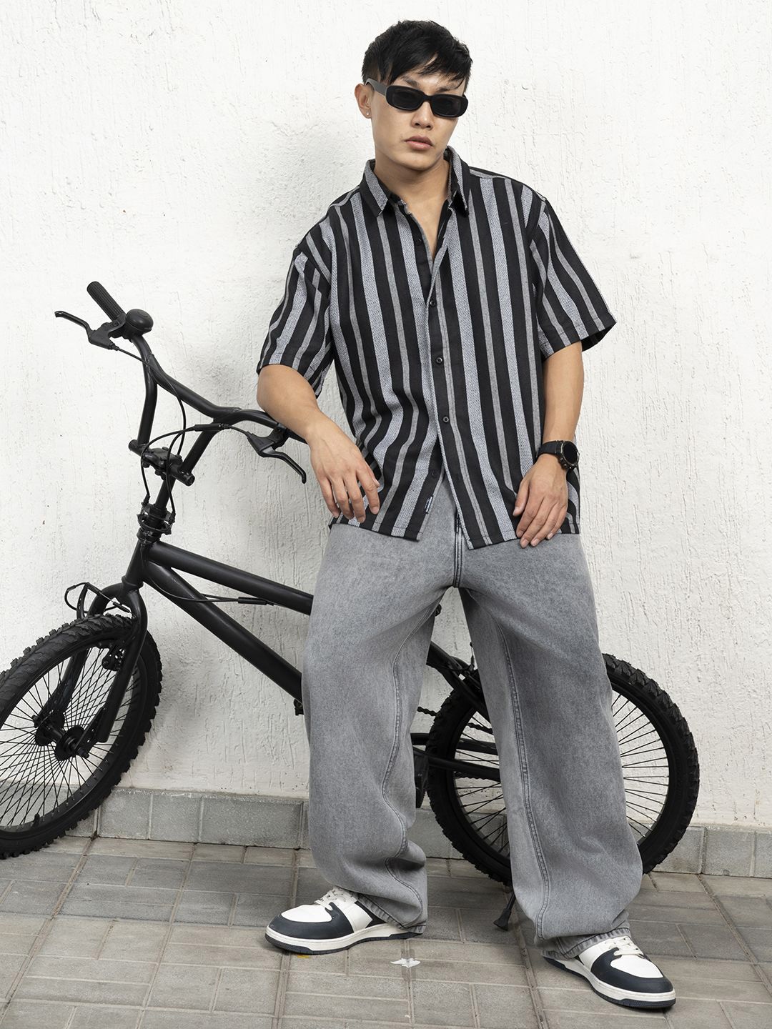 

Hubberholme Men Standard Spread Collar Vertical Striped Cotton Oversized Casual Shirt, Black