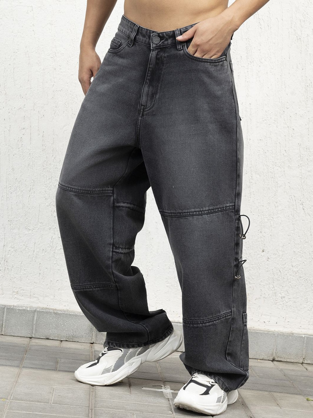 

Hubberholme Men Wide Leg Mid-Rise Light Fade Jeans, Grey