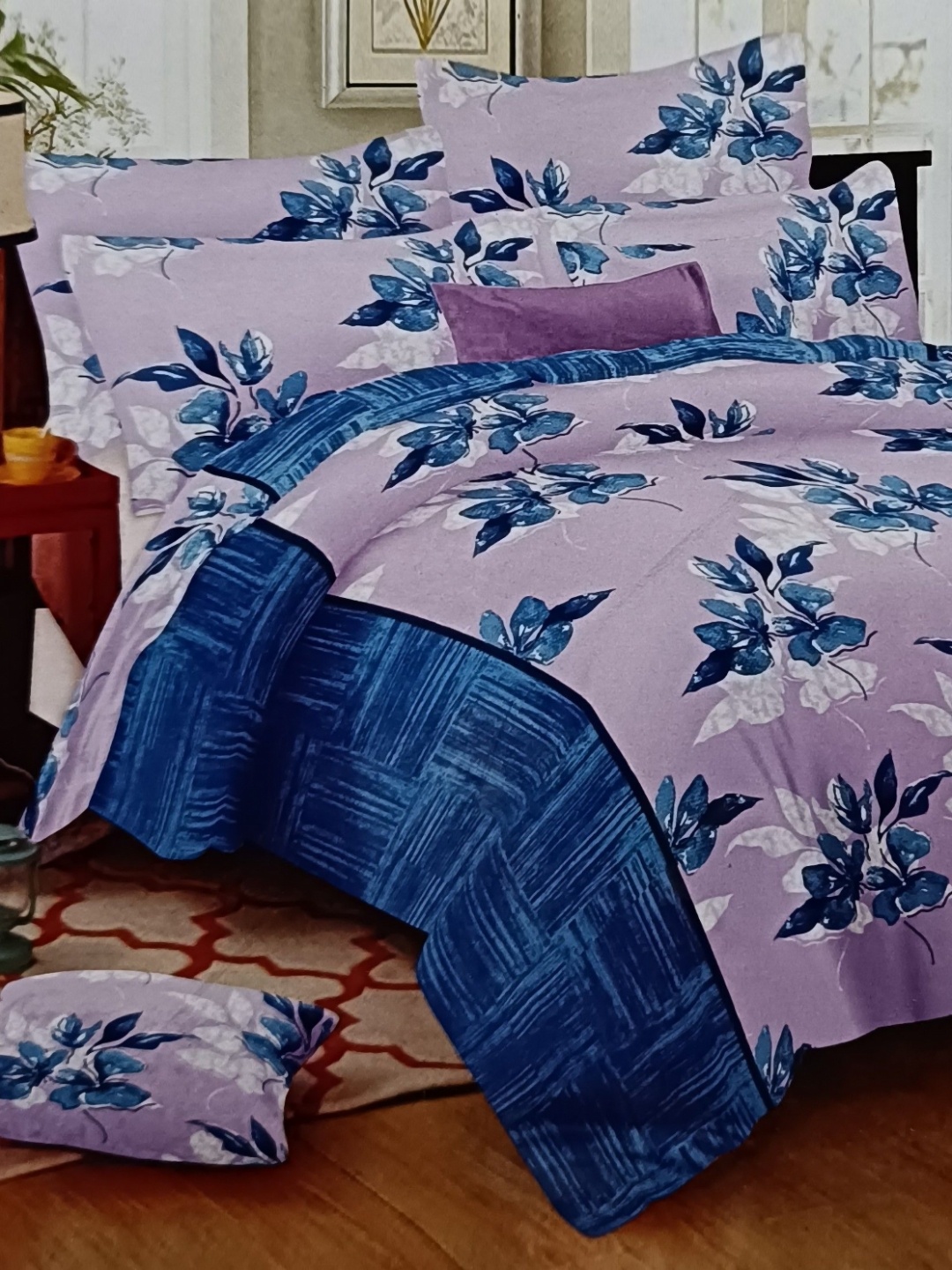 

Signature Navy Blue Floral Printed 180 TC Pure Coton King Bedsheet with 2 Pillow Covers