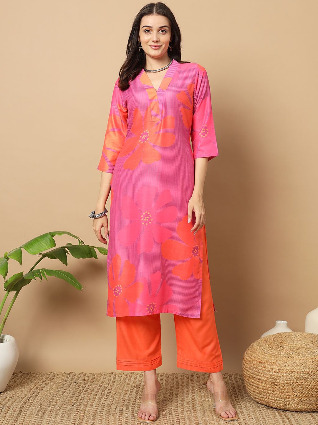 

BHUMIKA CREATION Floral Printed Organic Cotton Straight Kurta with Palazzos, Pink