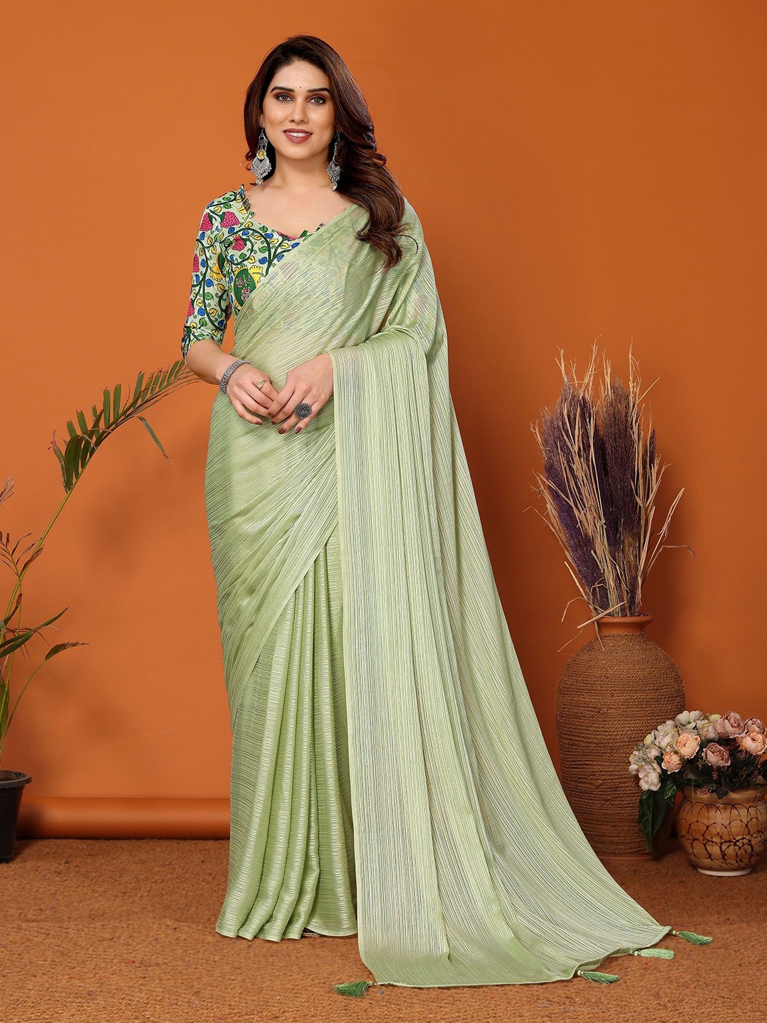 

VEDANT VASTRAM Striped Saree, Olive