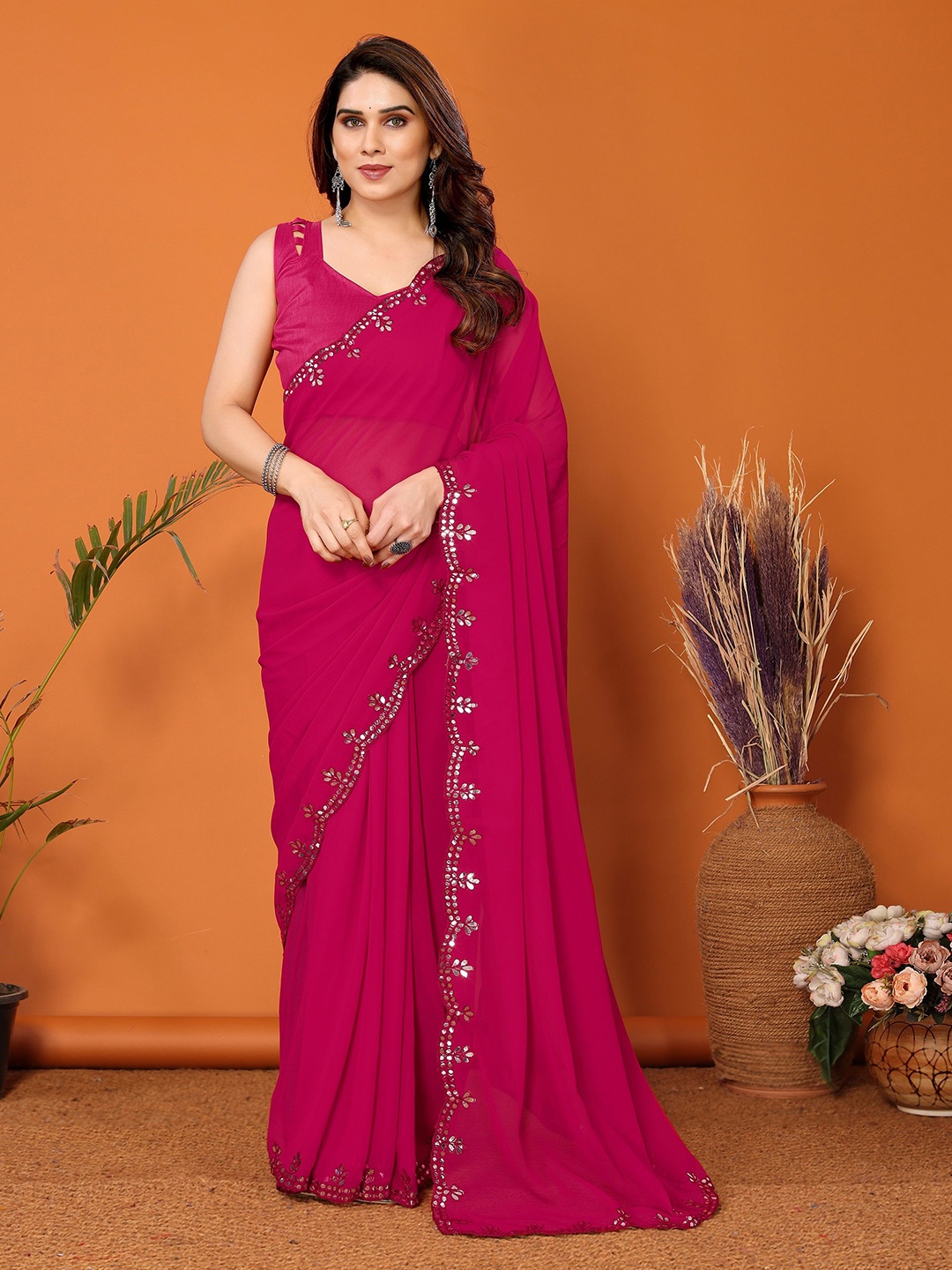 

VEDANT VASTRAM Mirror Work Saree, Pink