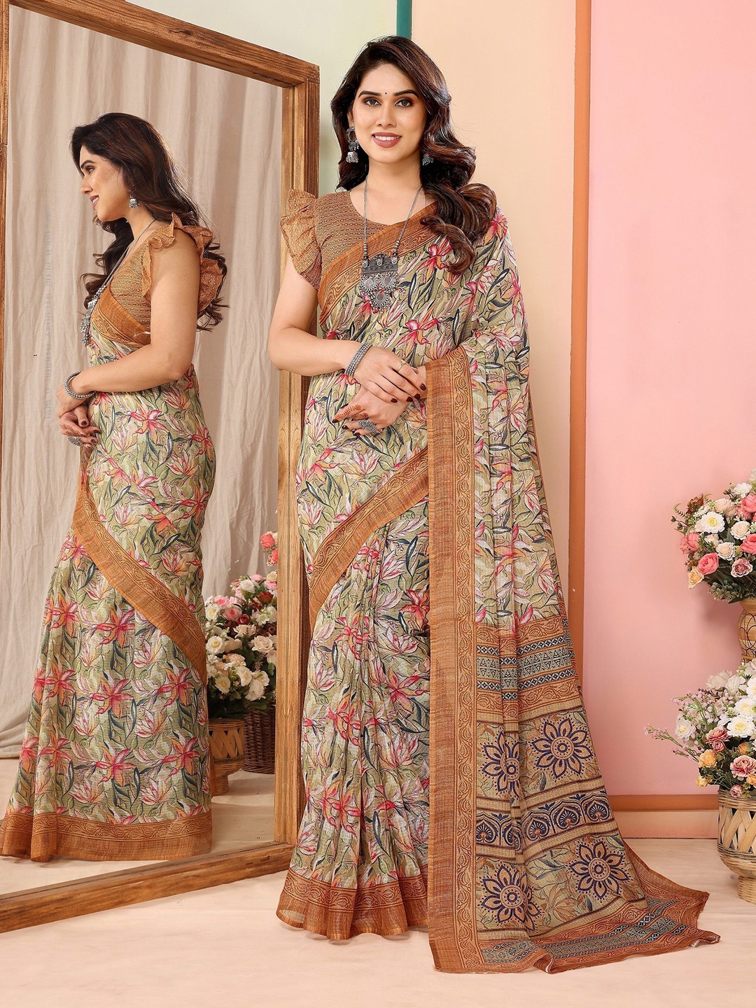 

VEDANT VASTRAM Floral Printed Saree, Brown