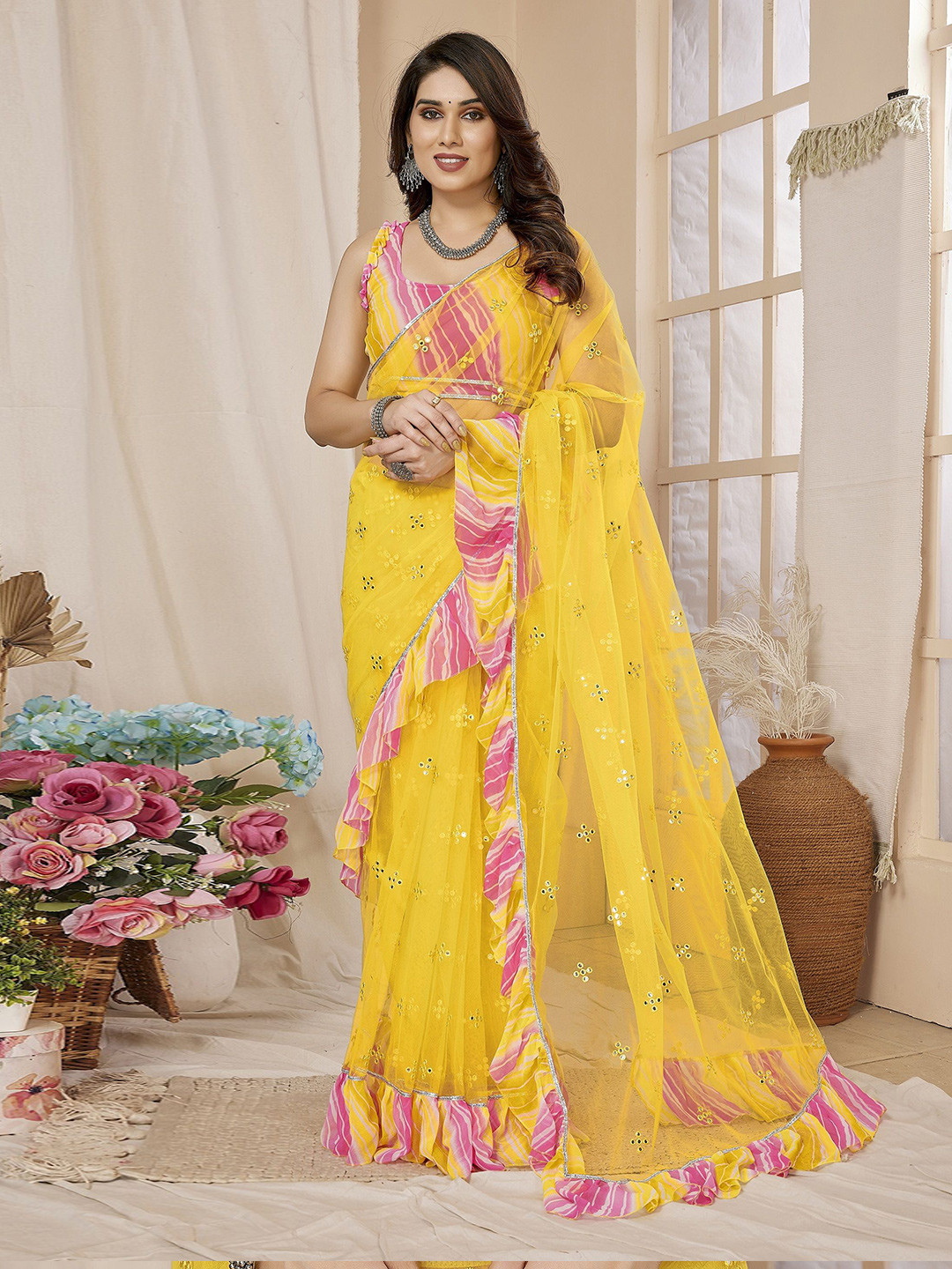 

VEDANT VASTRAM Women's Mirror Work Saree, Yellow