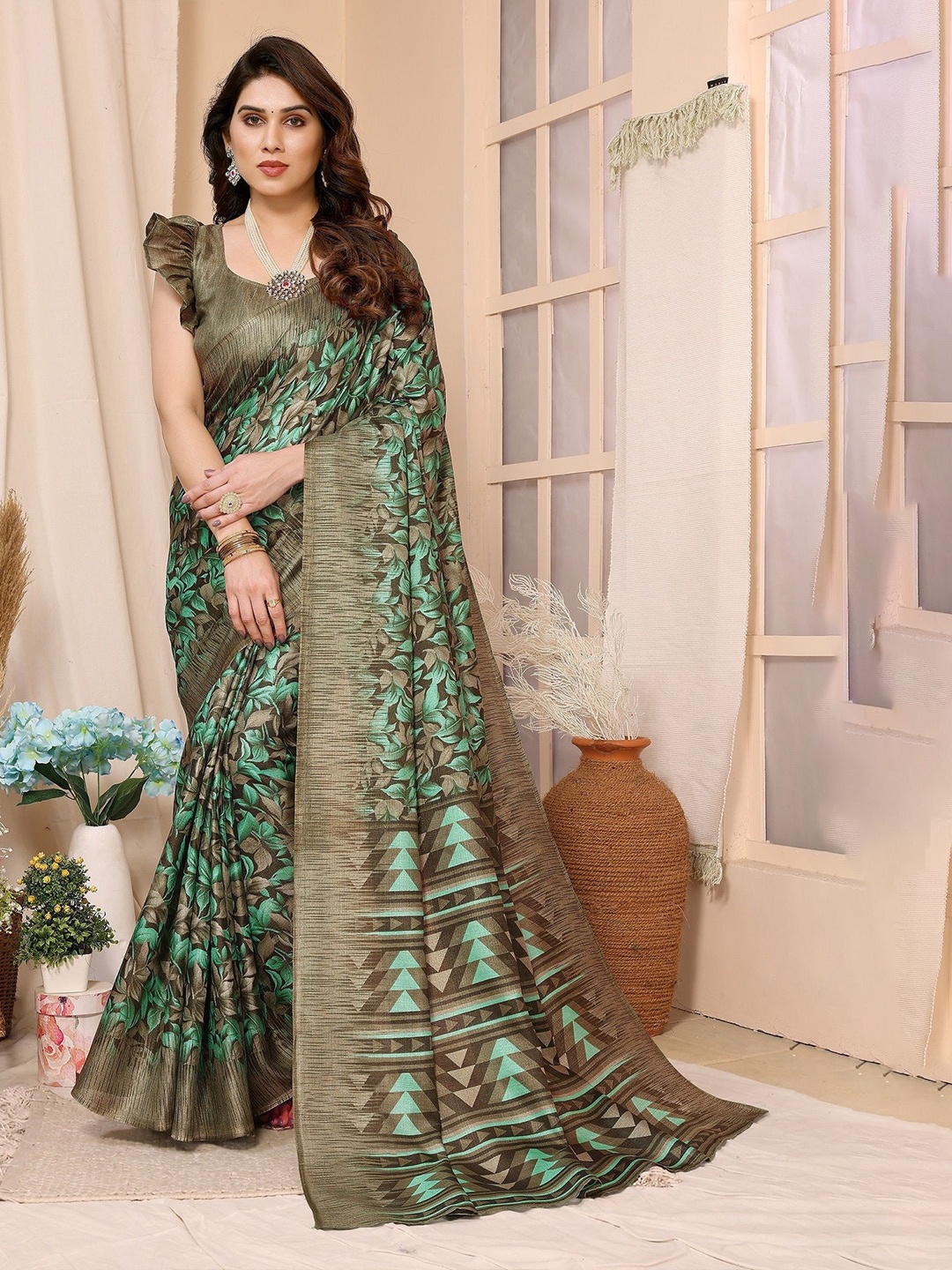 

VEDANT VASTRAM Floral Printed Saree, Green