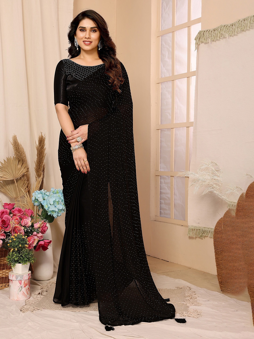 

VEDANT VASTRAM Ethnic Motifs Beads and Stones Saree, Black