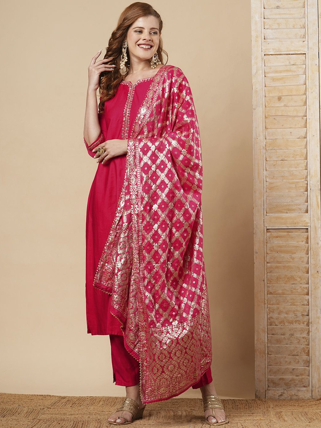 

FASHOR Ethnic Motifs Embroidered Beads & Stones Straight Kurta With Trousers & Dupatta, Fuchsia