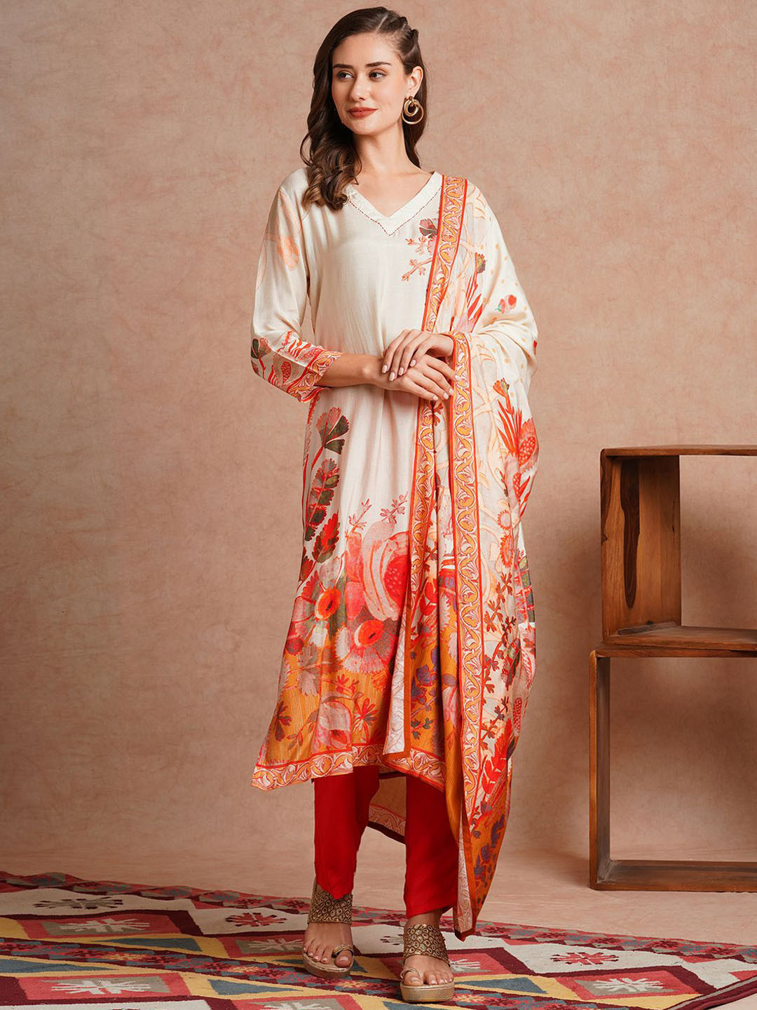 

FASHOR Floral Printed Sequinned Straight Kurta With Trousers & Dupatta, Off white