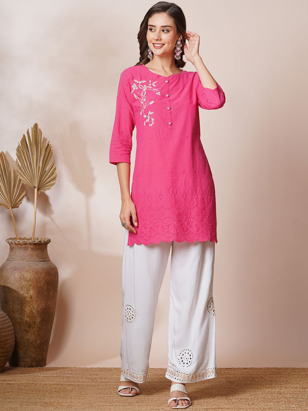 

FASHOR Ethnic Motifs Embroidered Thread Work Cotton Straight Kurta, Pink