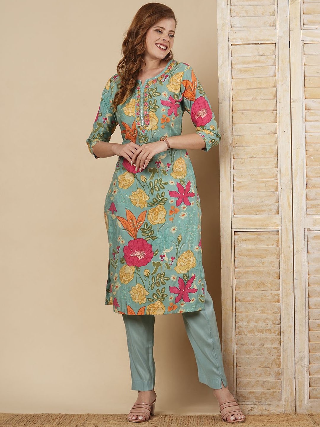 

FASHOR Floral Printed Thread Work Straight Kurta With Trousers, Green