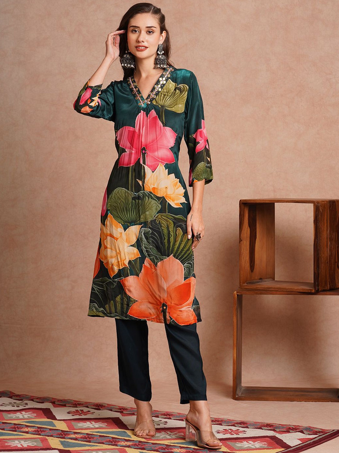 

FASHOR Floral Printed Mirror Work Kurta With Trousers, Green