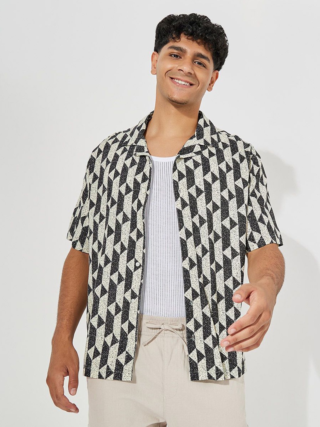

Styli Men Geo Print Resort Collar Relaxed Fit Shirt, Multi