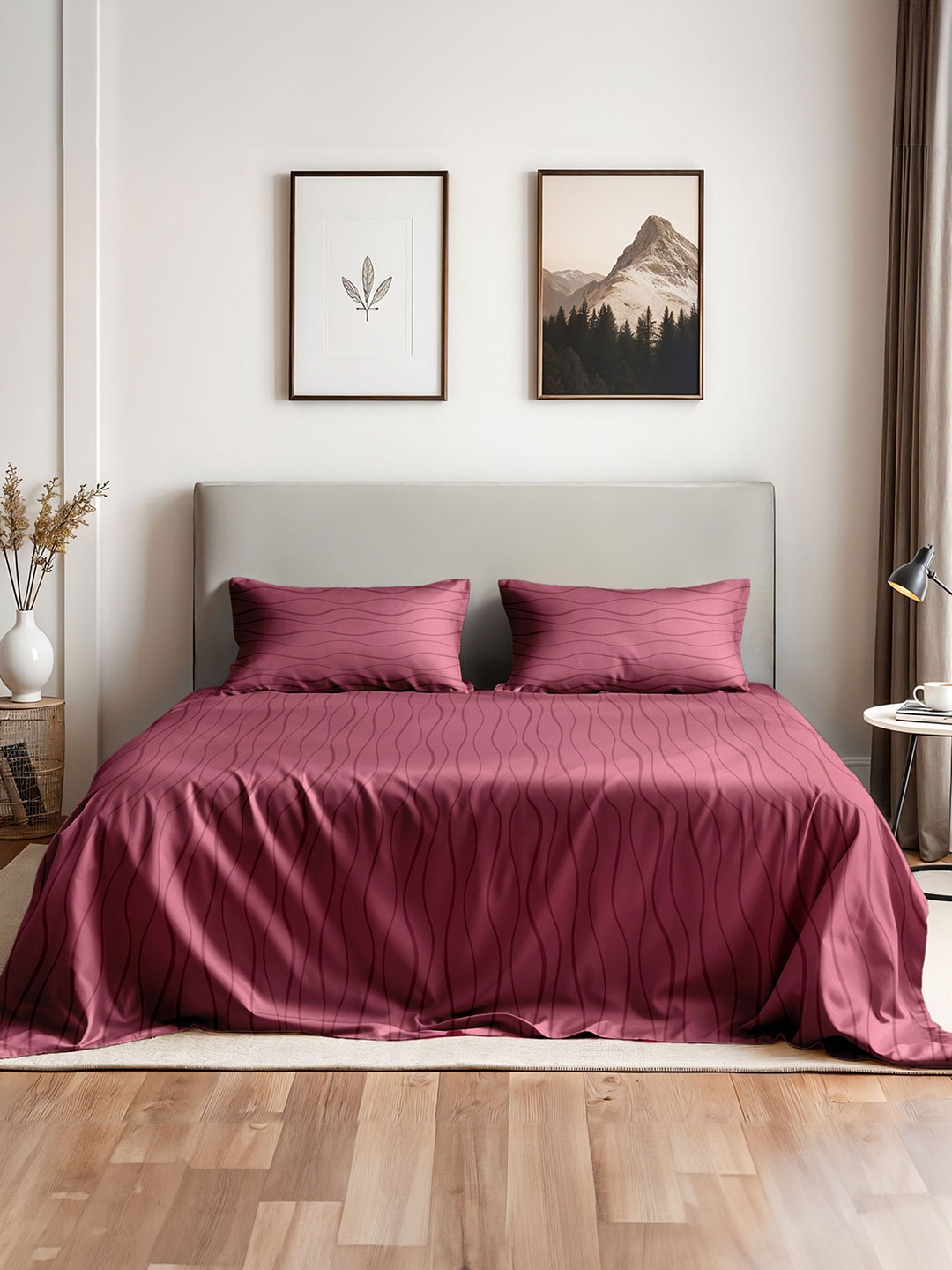 

Myntra Elegant Homes Maroon Geometric 400 TC King Bedsheet with 2 Pillow Covers