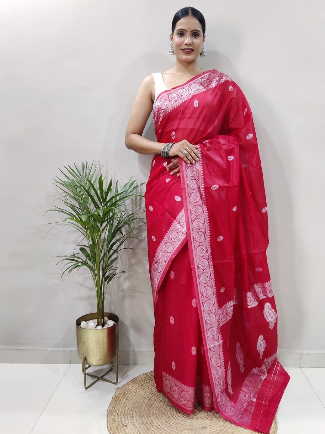 

JULEE Woven Design Zari Saree, Red