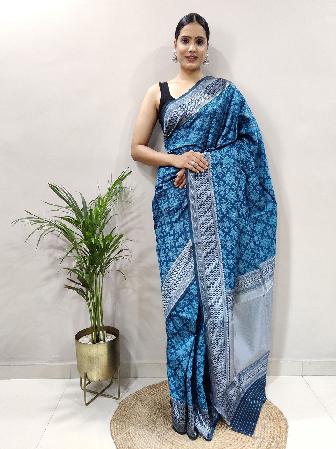 

JULEE Woven Design Zari Kanjeevaram Saree, Blue