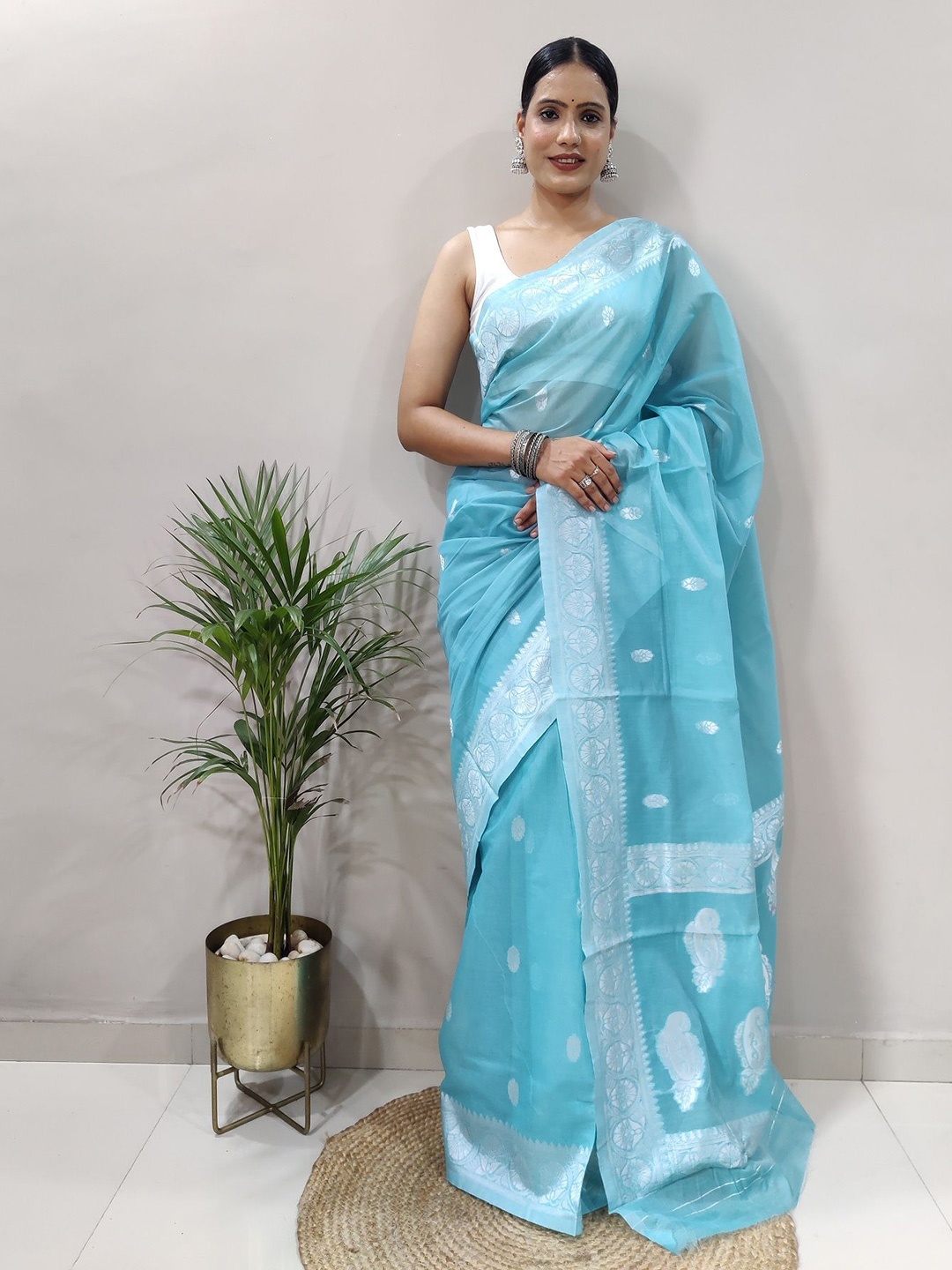 

JULEE Ethnic Motifs Zari Woven Design Saree, Turquoise blue