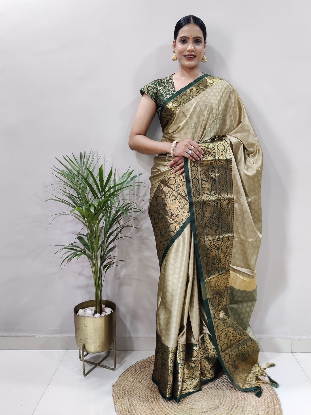 

JULEE Woven Design Zari Pure Silk Banarasi Saree, Green