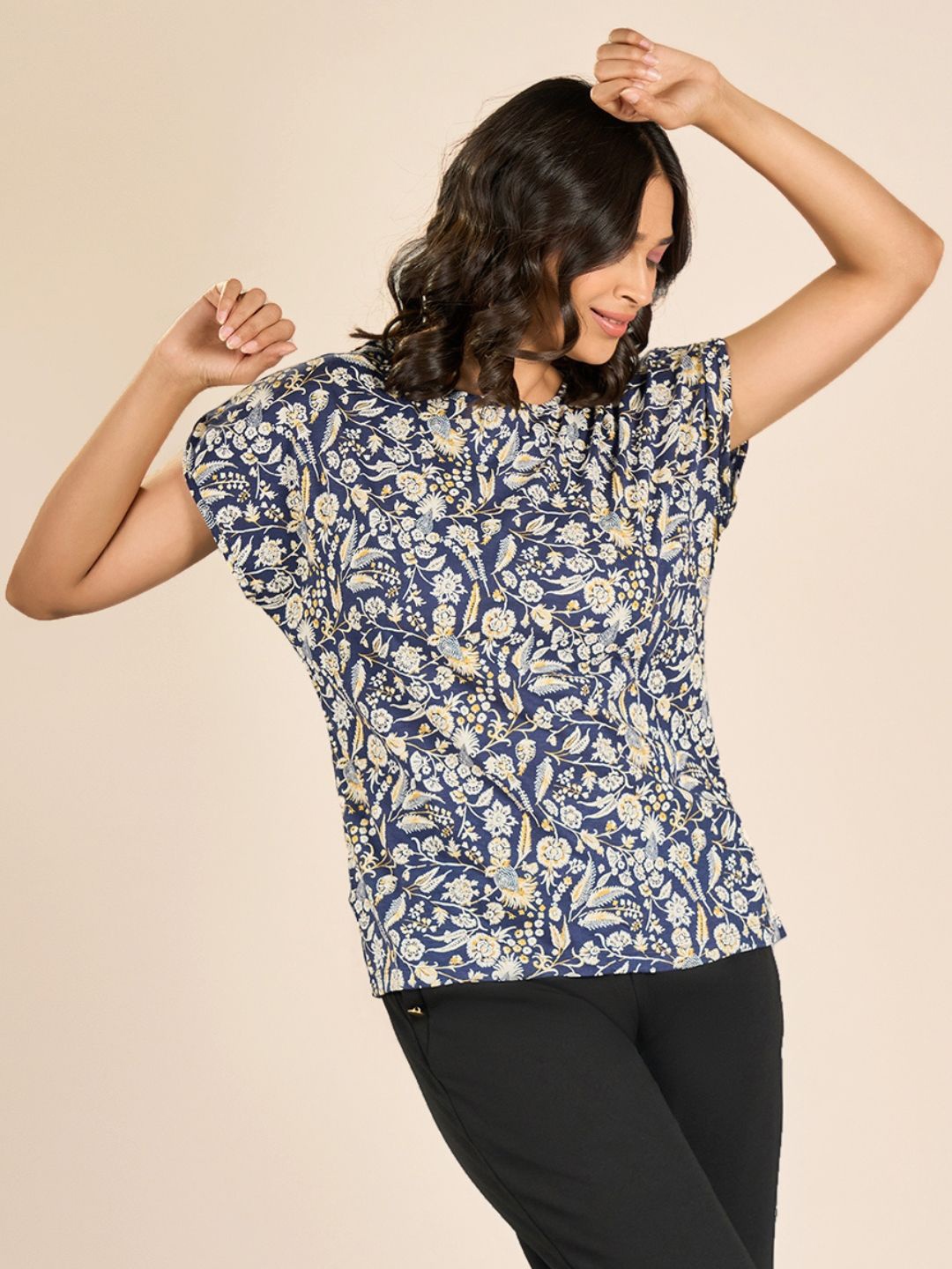 

MAYSIXTY Women Floral Printed Pockets T-shirt, Blue