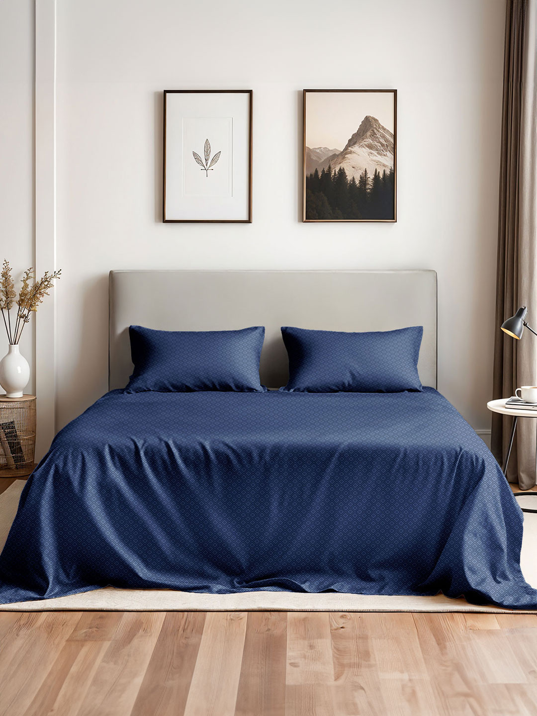 

Myntra Elegant Homes Navy Blue Geometric 400 TC King Bedsheet with 2 Pillow Covers