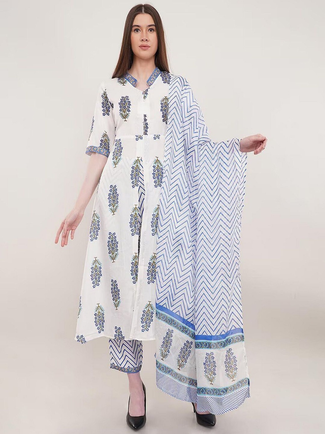 

7Threads Floral Printed Mandarin Collar A-line Kurta with Trousers & Dupatta, White