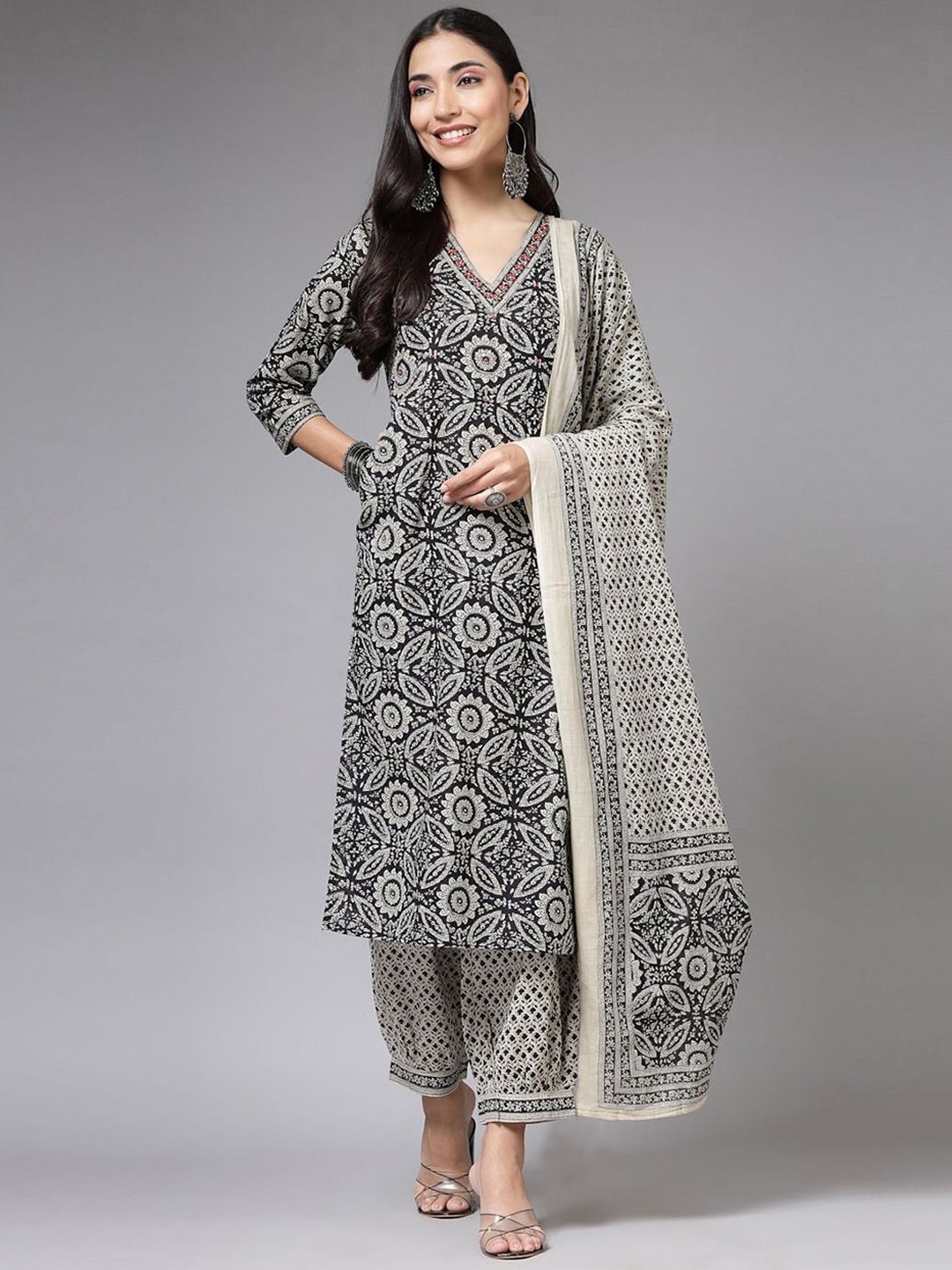 

7Threads Ethnic Motifs Printed Straight Kurta with Trousers & Dupatta, Black