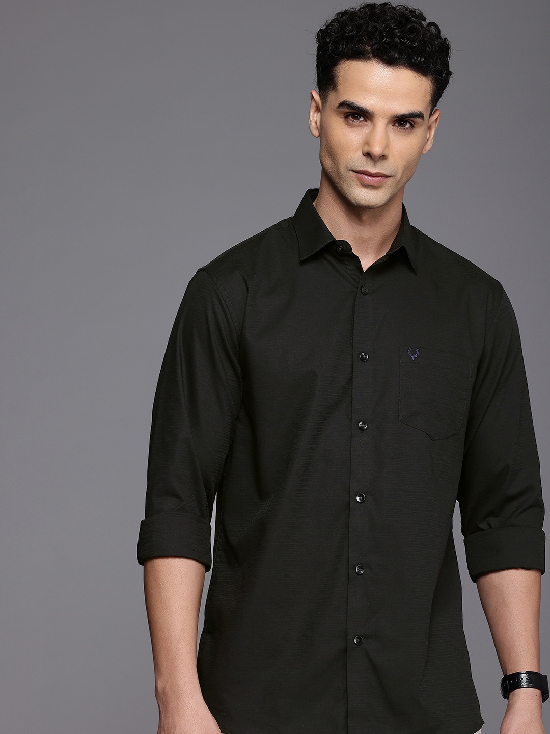 

Allen Solly Classic Fit Cutaway Collar Pure Cotton Casual Shirt, Black