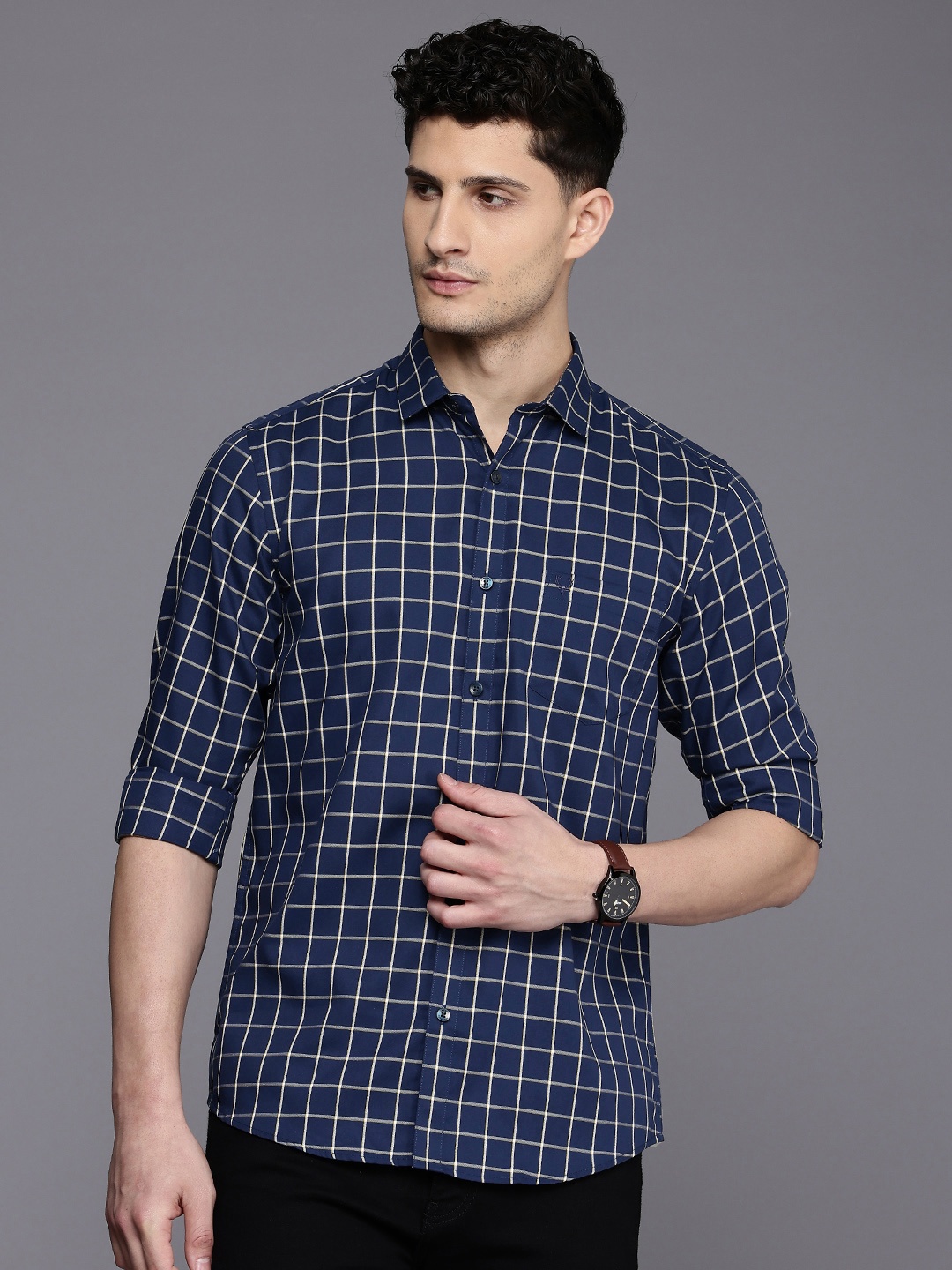 

Allen Solly Classic Fit Windowpane Checked Cutaway Collar Pure Cotton Casual Shirt, Navy blue