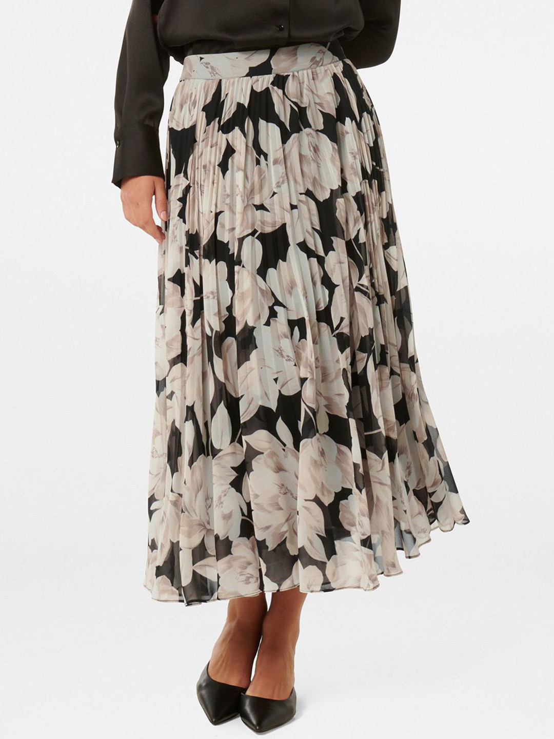 

Forever New Women Printed Pleated Flared Maxi Skirt, Black