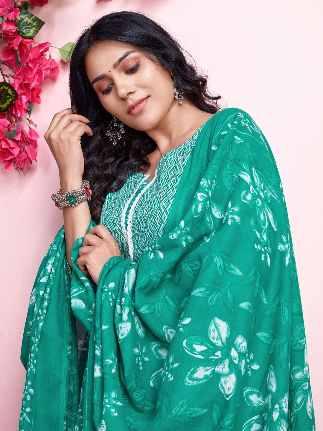 

MOJILAA Floral Printed Pure Cotton A-Line Kurta with Palazzos & Dupatta, Sea green