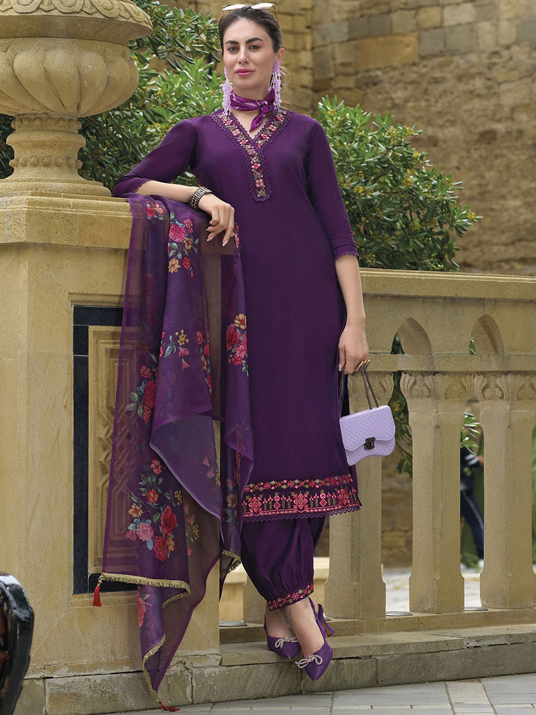 

MOJILAA Floral Yoke Design Beads & Stones Straight Kurta with Salwar & Dupatta, Purple