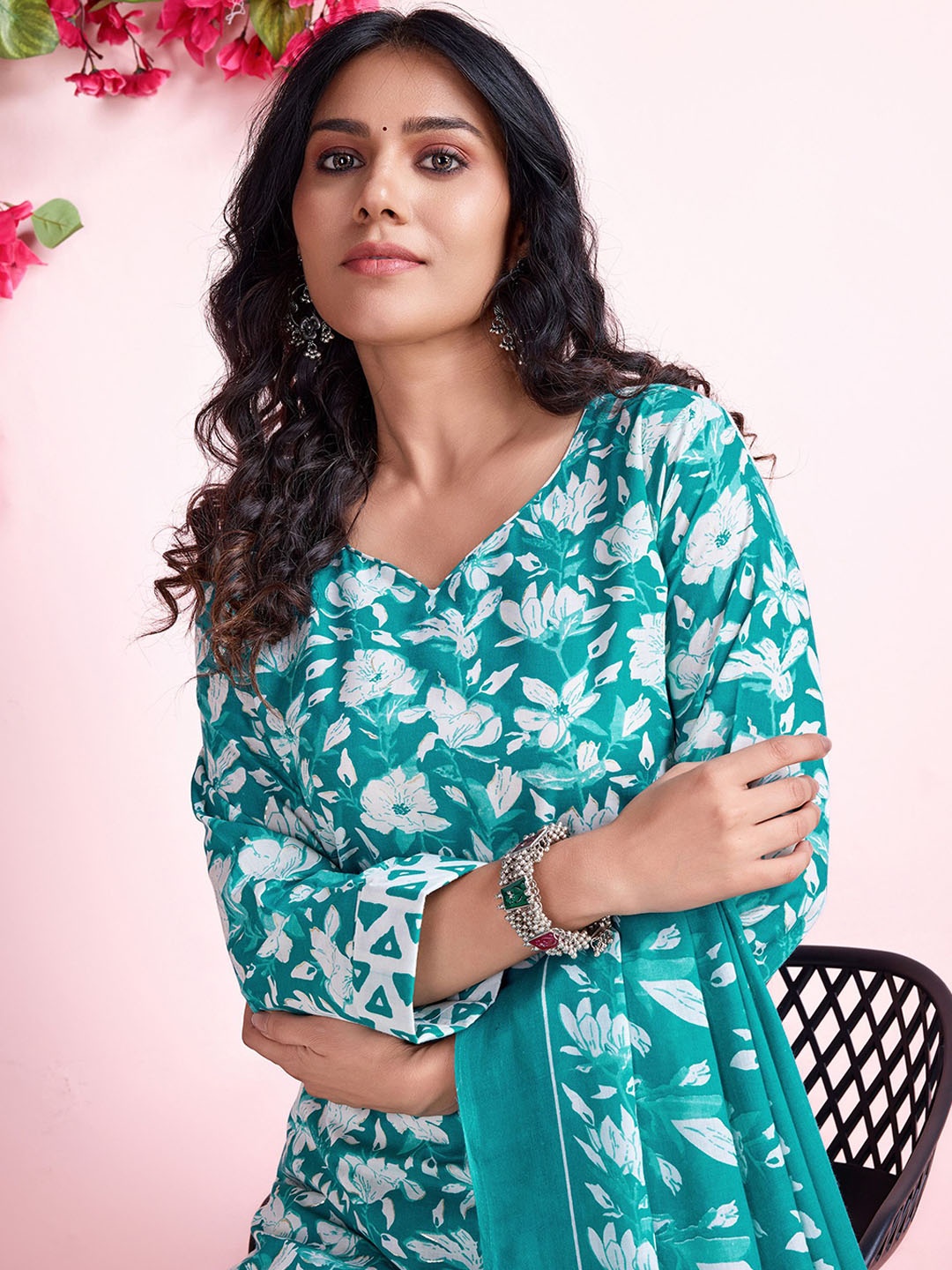 

MOJILAA Floral Printed Pure Cotton Straight Kurta with Palazzos & Dupatta, Sea green