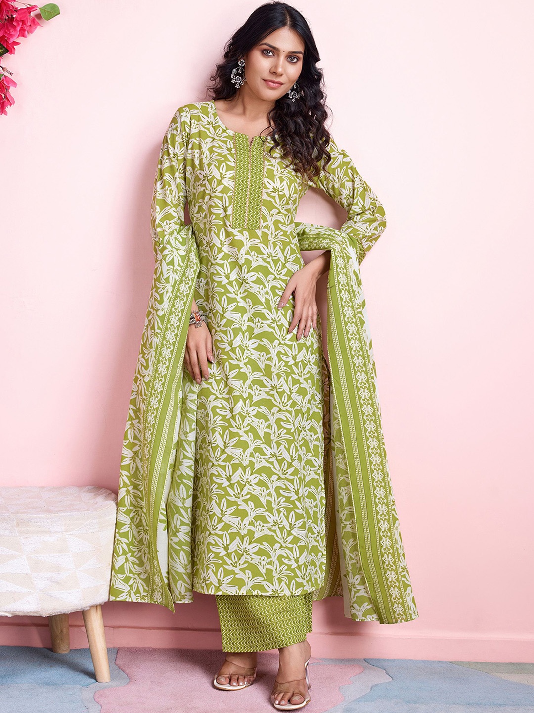 

MOJILAA Floral Printed Regular Gotta Patti Pure Cotton Kurta with Palazzos & Dupatta, Green