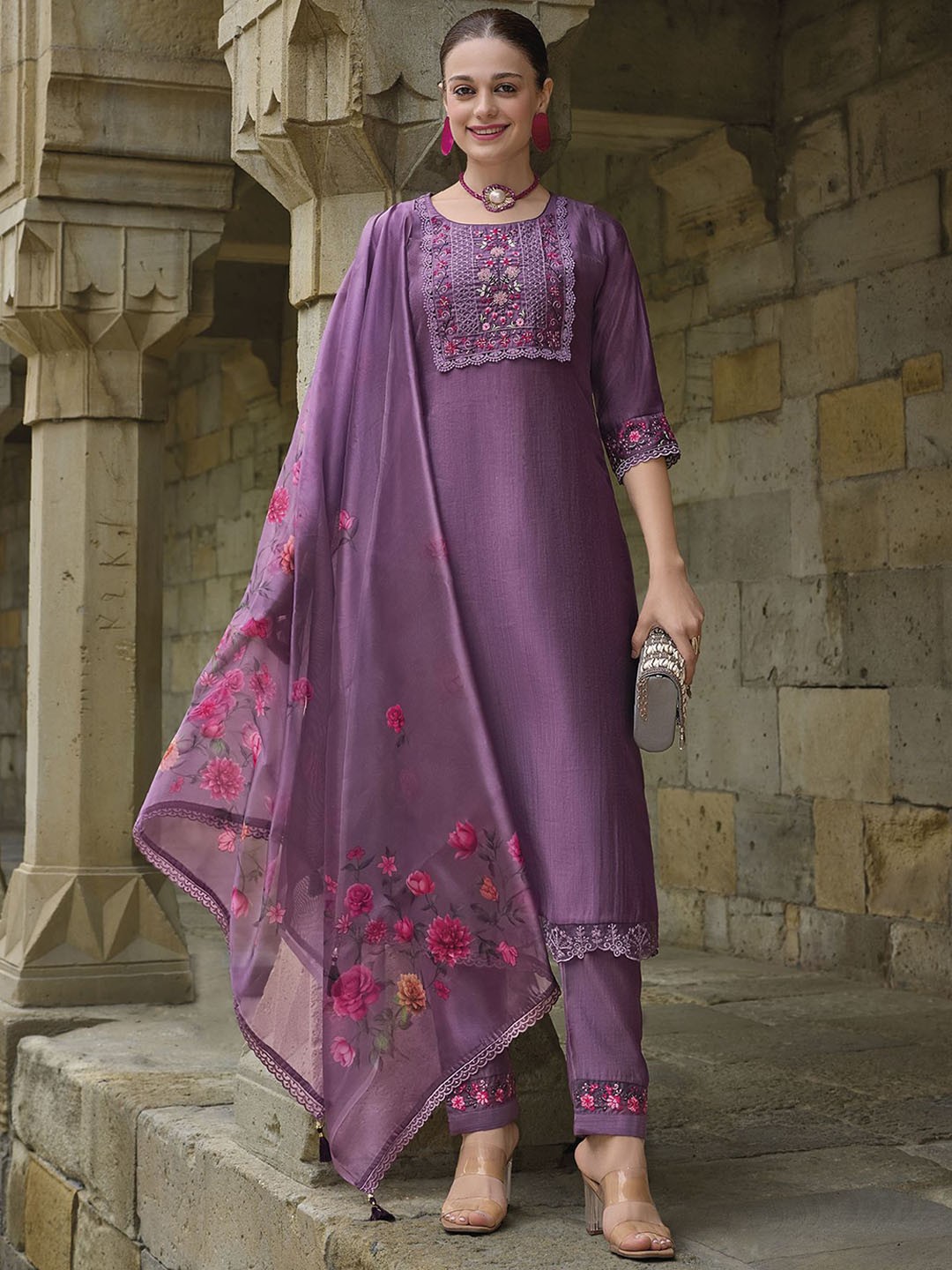 

MOJILAA Floral Embroidered Beads and Stones Straight Kurta with Trousers & Dupatta, Lavender
