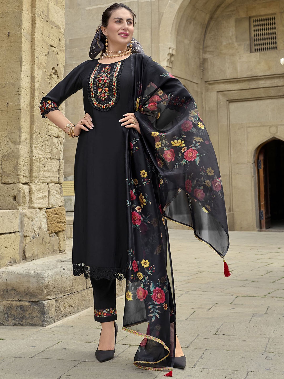 

MOJILAA Floral Embroidered Regular Beads and Stones Kurta with Trousers & Dupatta, Black