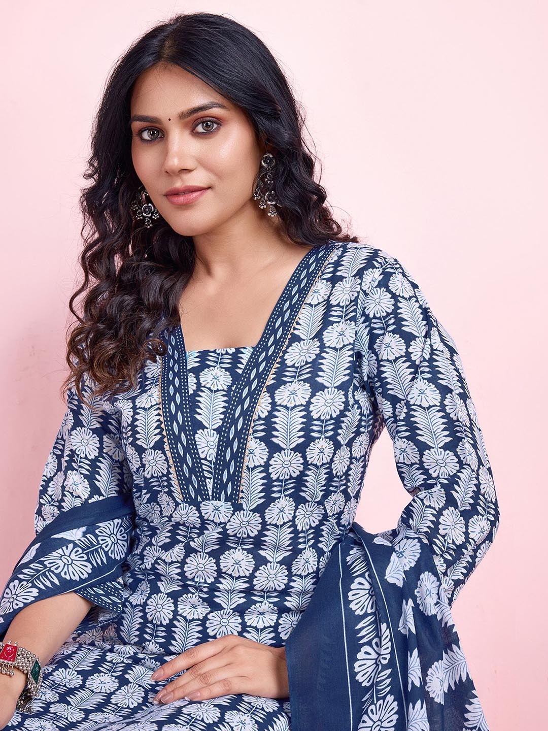 

MOJILAA Floral Printed Gotta Patti Pure Cotton Straight Kurta with Palazzos & Dupatta, Navy blue