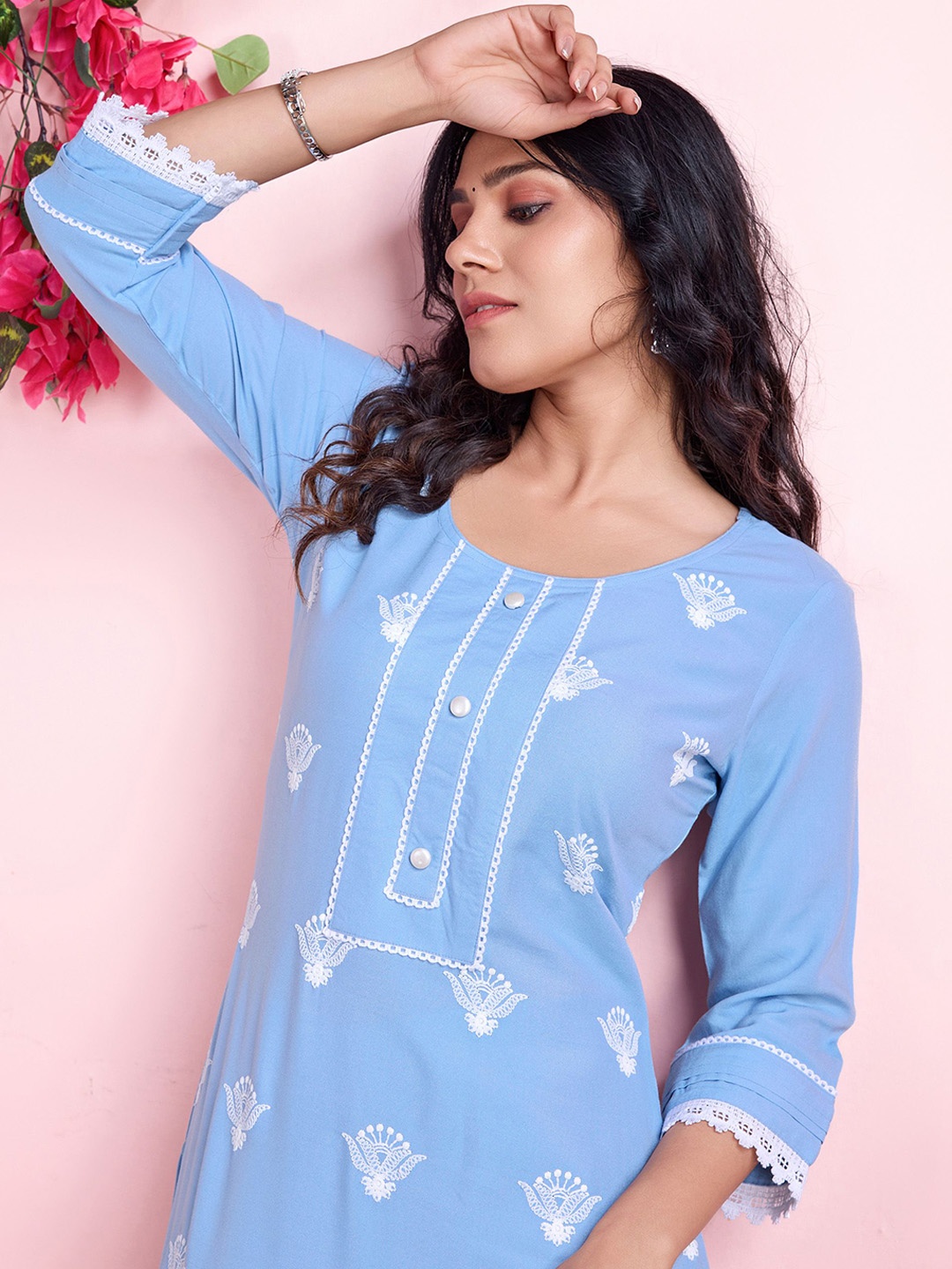 

MOJILAA Paisley Embroidered Chikankari Straight Kurta with Palazzo, Blue