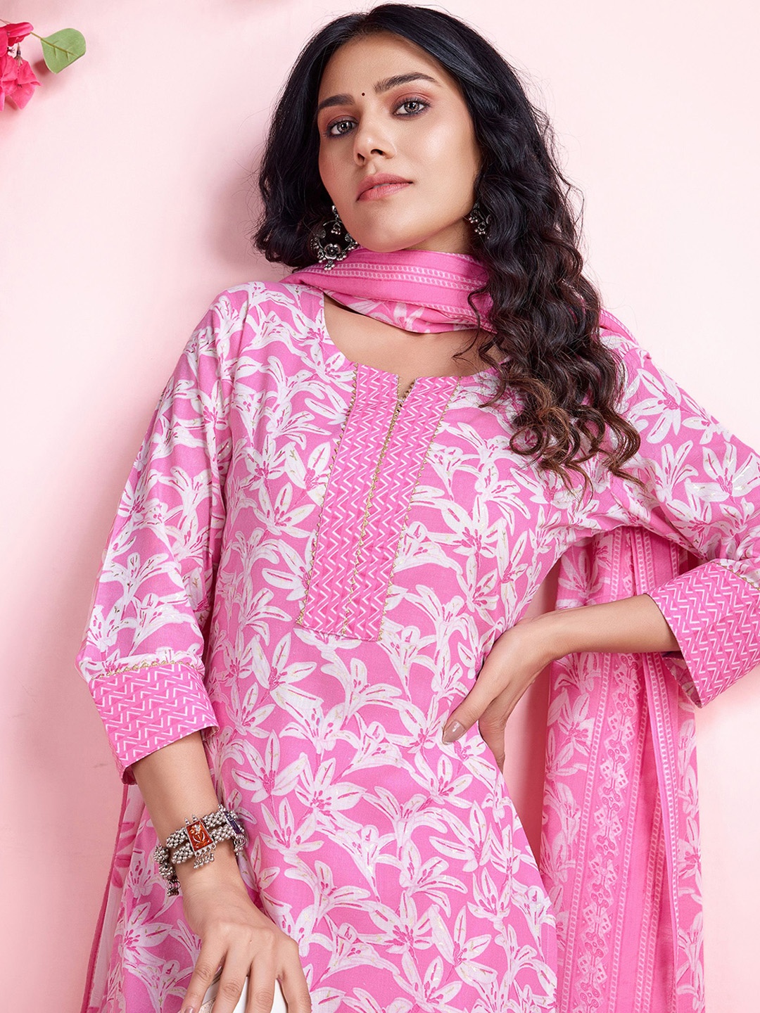 

MOJILAA Floral Printed Regular Gotta Patti Pure Cotton Kurta with Palazzos & Dupatta, Pink