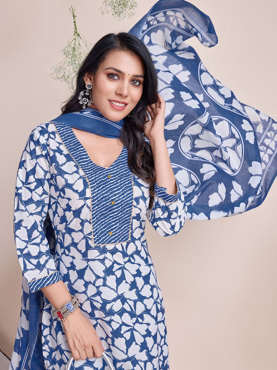 

MOJILAA Floral Printed Gotta Patti Pure Cotton Straight Kurta with Palazzos & Dupatta, Blue